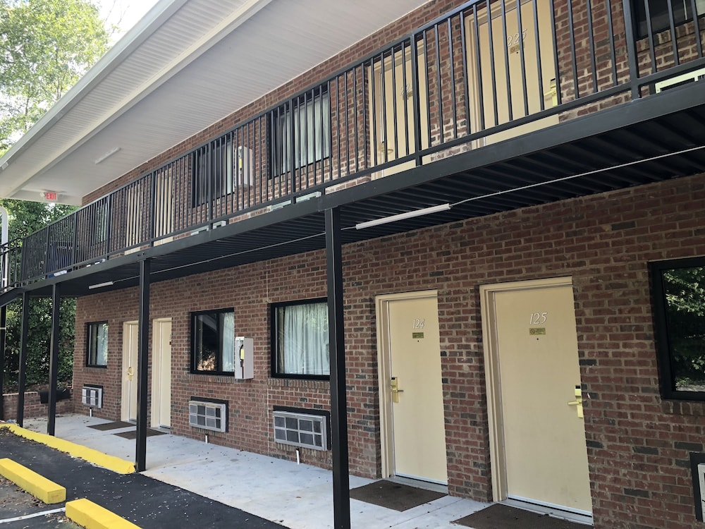 Inn Between The Hedges - photo 17