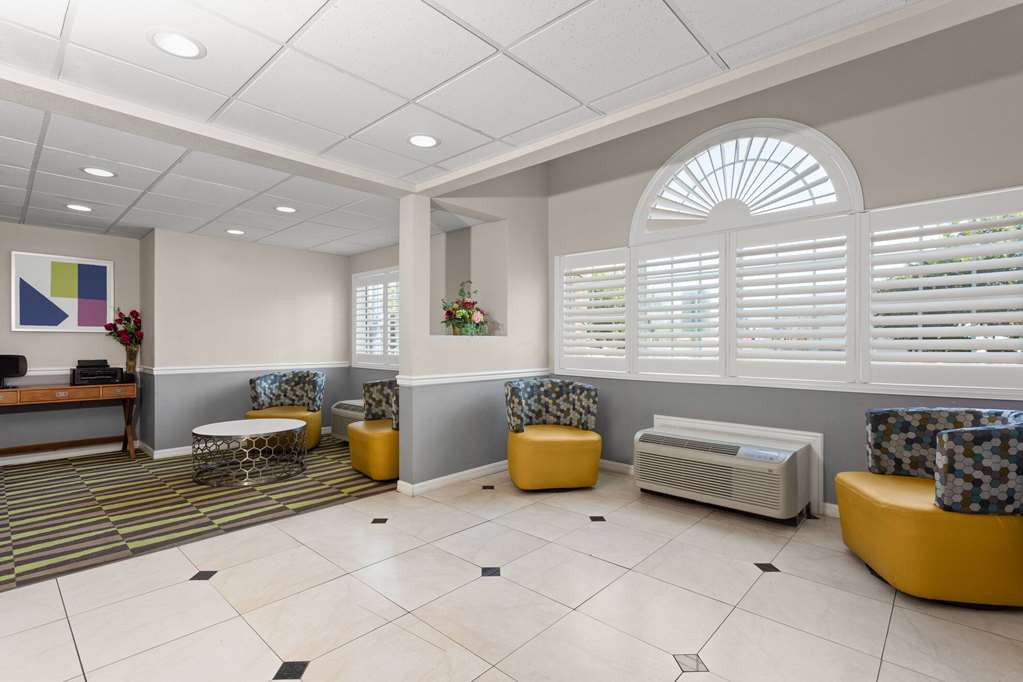 Microtel Inn & Suites by Wyndham Panama City - photo 8