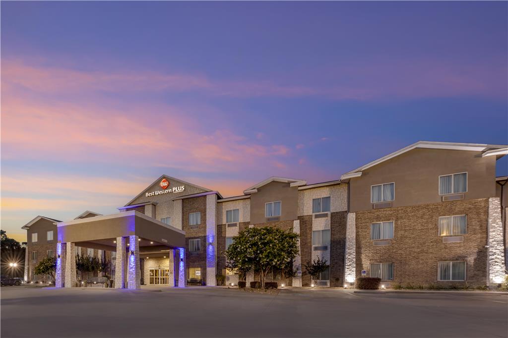 Best Western Plus Sand Bass Inn & Suites pet-friendly hotel Madill