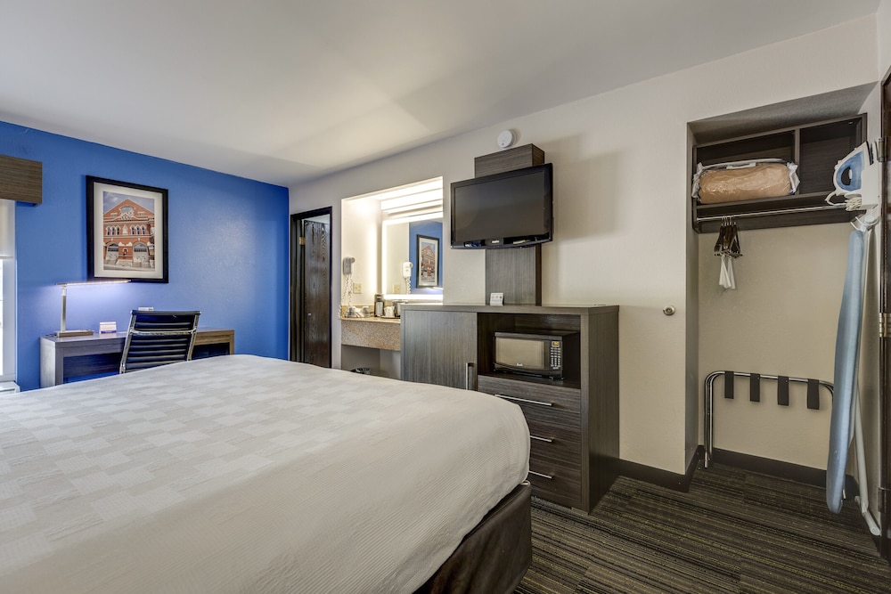 The Alexis Inn & Suites Nashville Airport - photo 18