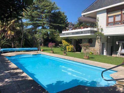 Casamar Chalet Al Lado de la Playa Con Piscina Privada Jardin Y Barbacoa Fronton 6 Habitaciones — 4-Star Luxury Hotel in Laredo, Spain