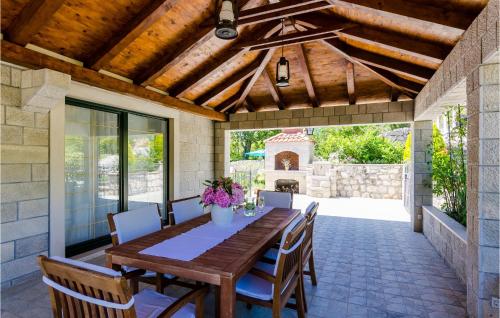 Beautiful Home In Gromaca With Wifi