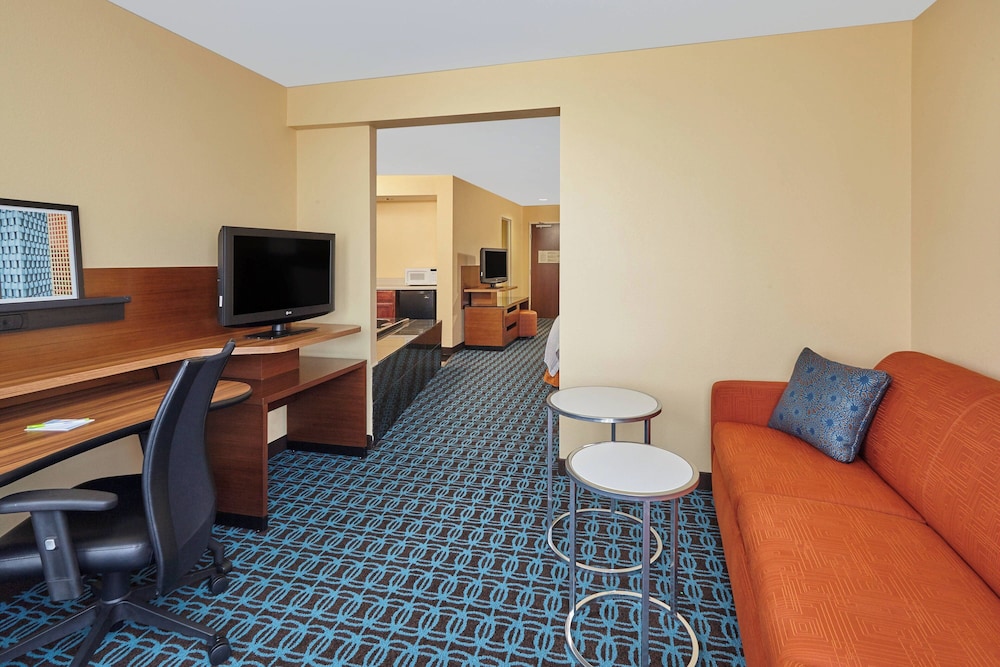 Fairfield Inn & Suites by Marriott Lombard - photo 17