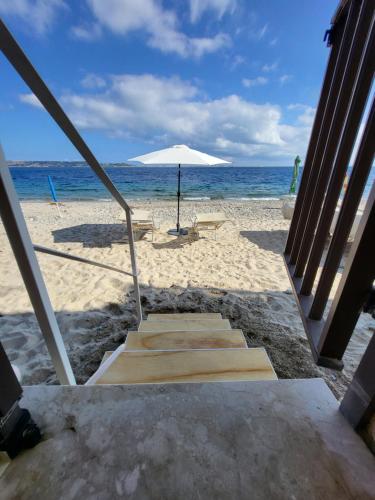 Orme sulla sabbia in Villa San Giovanni, Italy