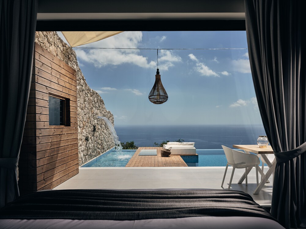 Emerald Villas — 4-Star Luxury Hotel in Zakynthos, Greece