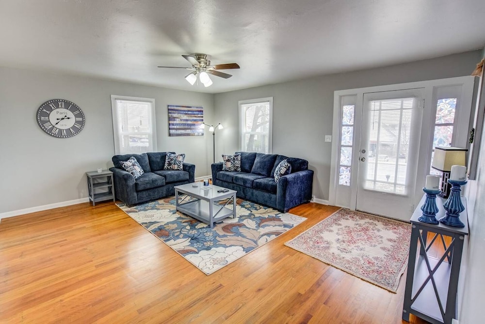 2BR Olympic Training Center Dog friendly - featured photo