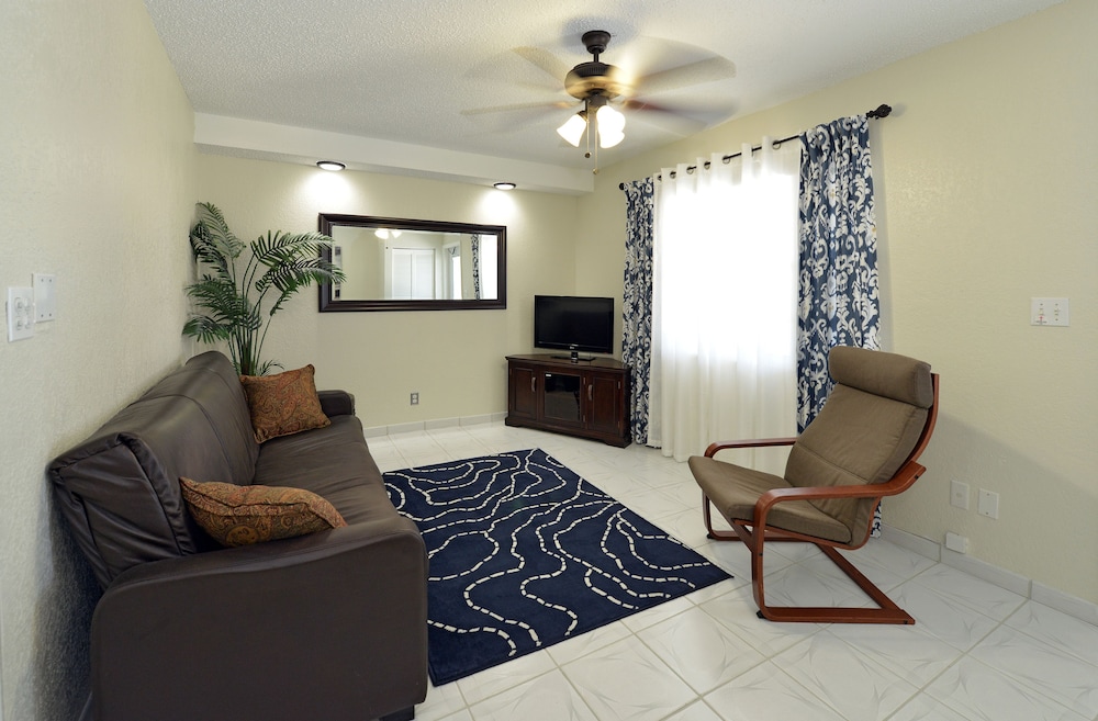 Hollywood by the Sea Hotel - photo 44
