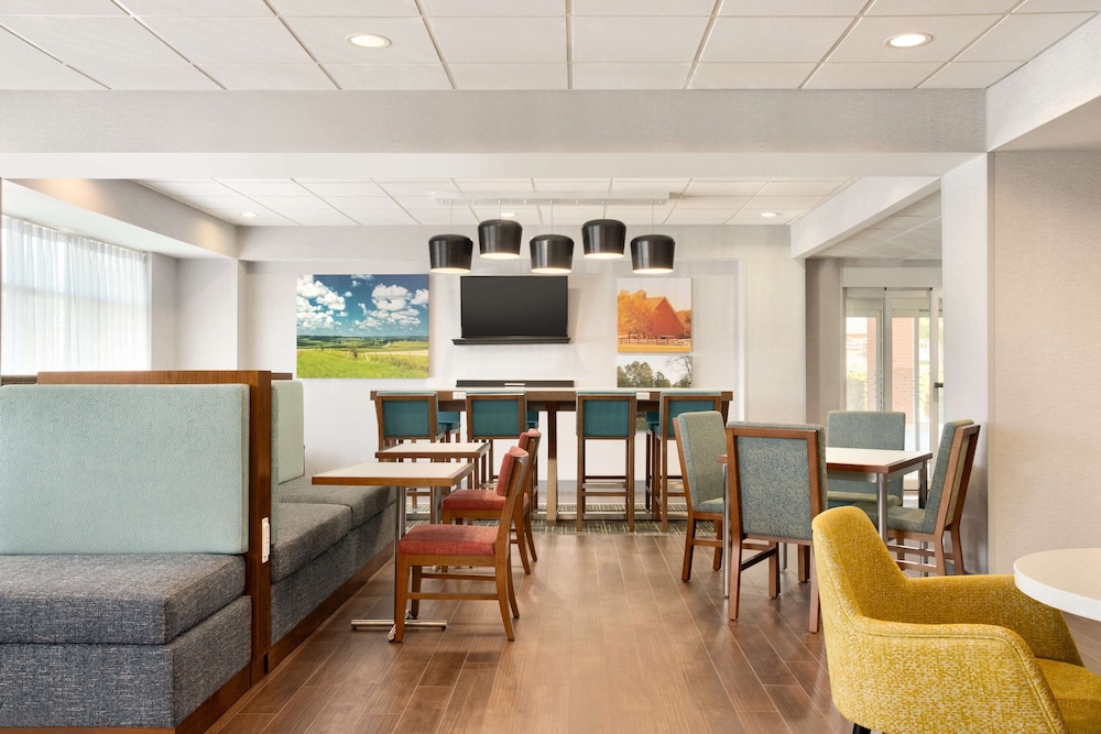 Hampton Inn St. Louis Columbia - photo 24