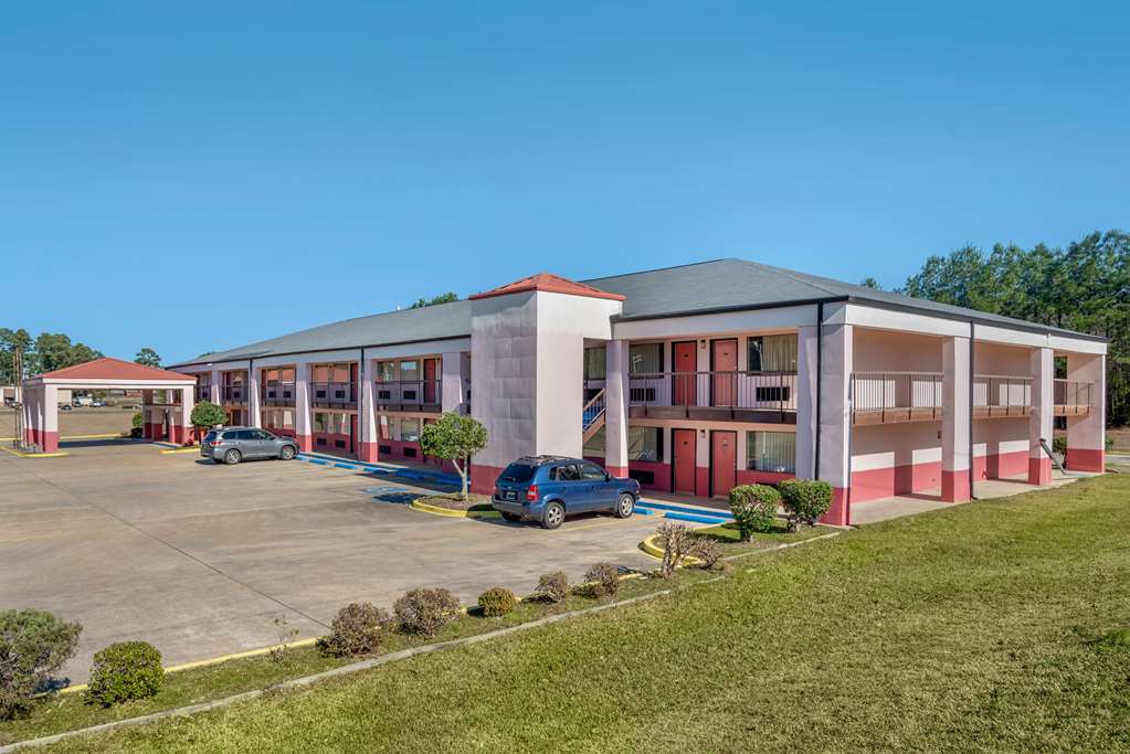 Econo Lodge Inn & Suites Forest — hotel in Forest