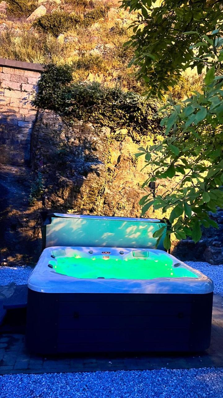 Pieds dans l'eau Private Wellness Bordure de Meuse — hotel in Profondeville