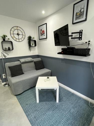 Studio Cosy a Fontenay Le Fleury pet-friendly hotel Fontenay-Le-Fleury