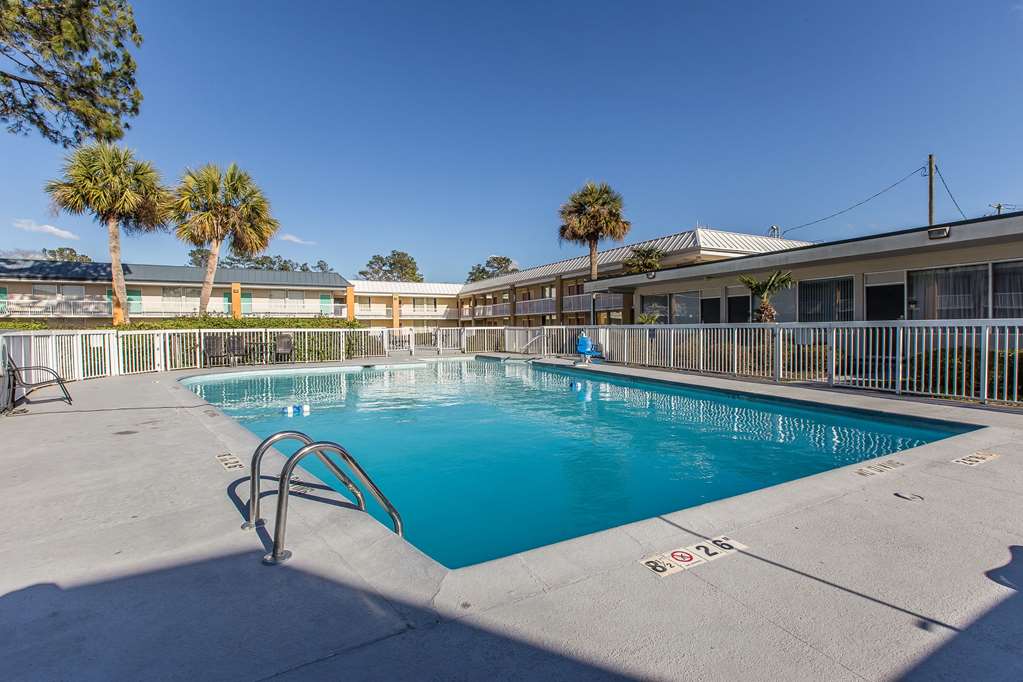 Econo Lodge Thomasville - photo 25
