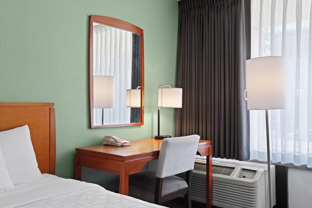 Vagabond Inn Executive Old Town - photo 26