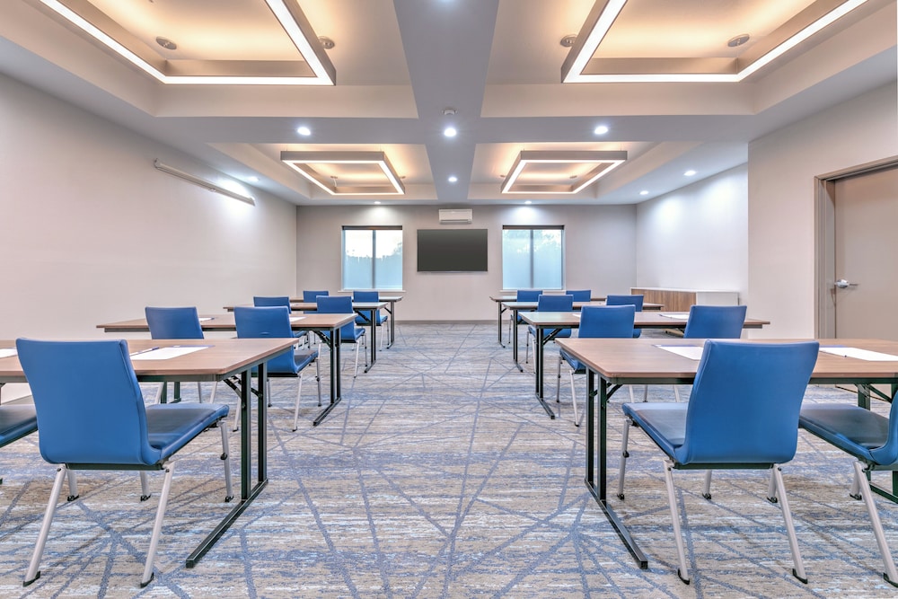 Holiday Inn Express Hotel & Suites Winnie by IHG - photo 28