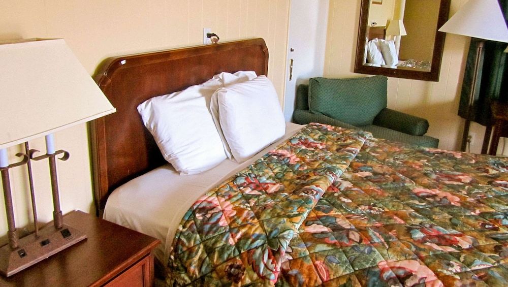Arrowhead Motel Gillette - photo 11
