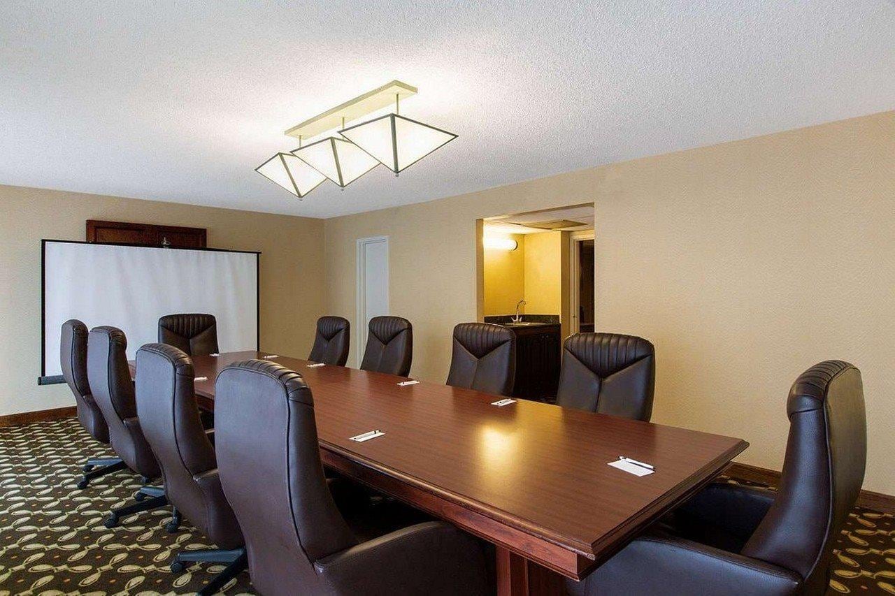 Aksarben Suites Trademark Collection by Wyndham - photo 24