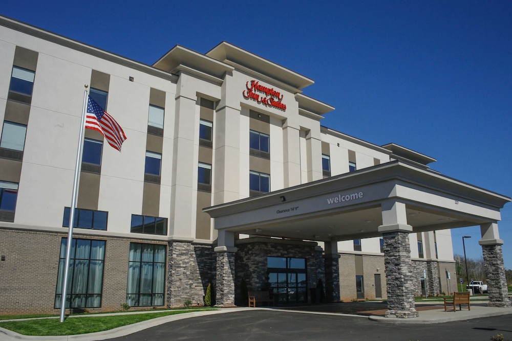 Hampton Inn & Suites Forest City - featured photo