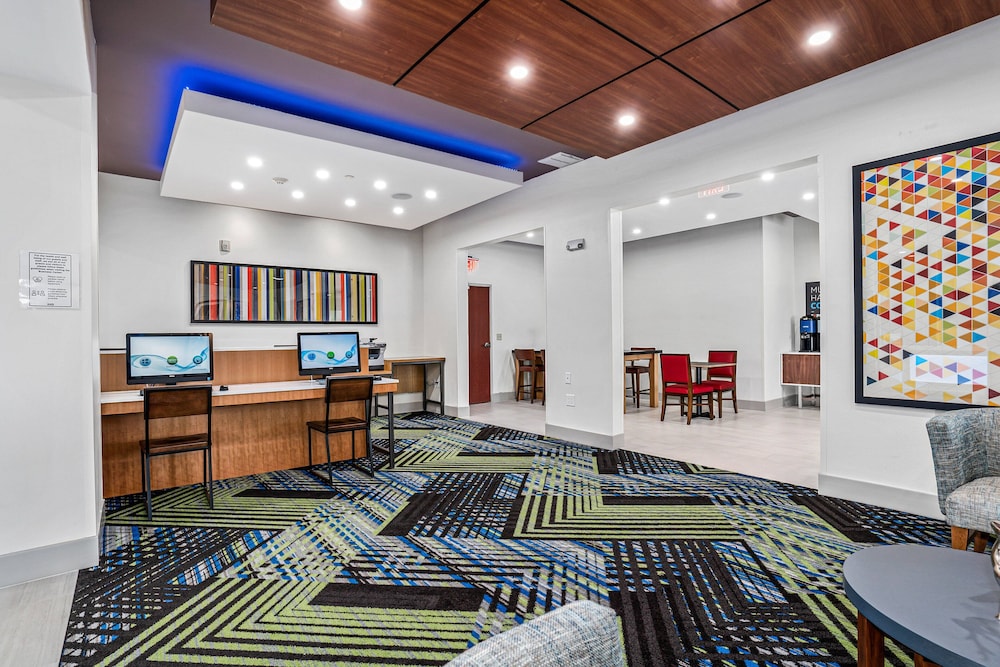 Holiday Inn Express Suites Van Buren Ft Smith Area by IHG - photo 54
