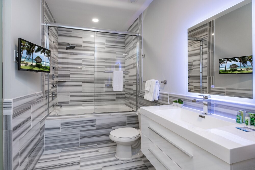 Global Luxury Suites Downtown Pittsburgh - photo 32