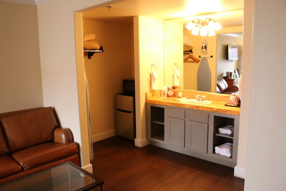 Historian Inn - photo 25