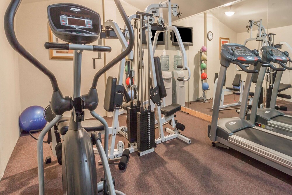 Days Inn by Wyndham Camp Springs Andrews AFB DC Area - photo 12