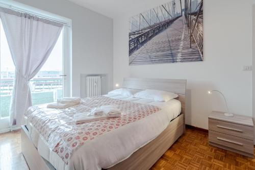 GuestHost Cenisia Roomy Apt x6 with Balcony — 4-Star Luxury Hotel in Turin, Italy