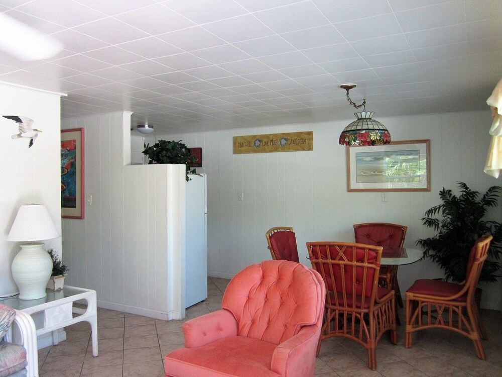 Tropical Winds Motel & Cottages - photo 41