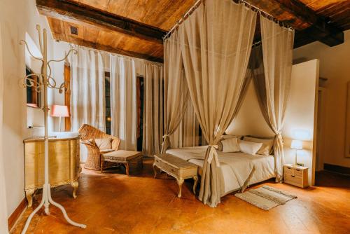Castello di Piovera — 4-Star Luxury Hotel in Piovera, Italy