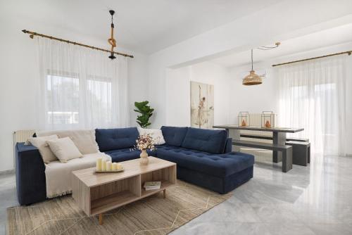 Villa Felenia — 4-Star Luxury Hotel in Vryses, Greece