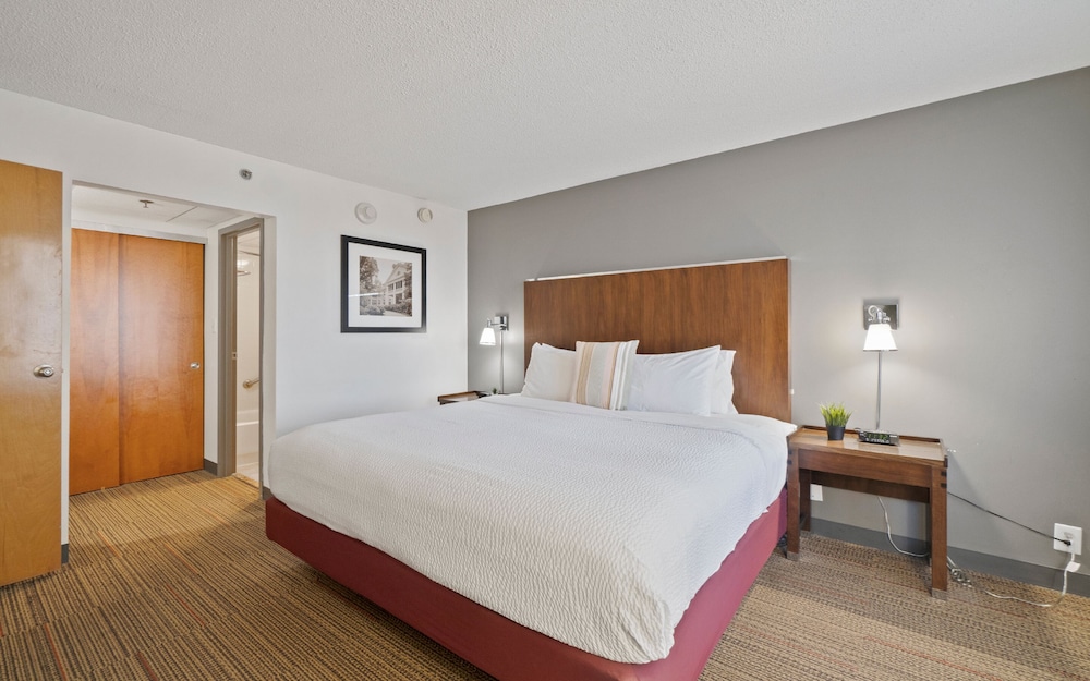 Four Points by Sheraton Charlotte - photo 8