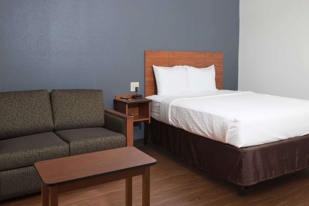 WoodSpring Suites Lafayette - photo 11