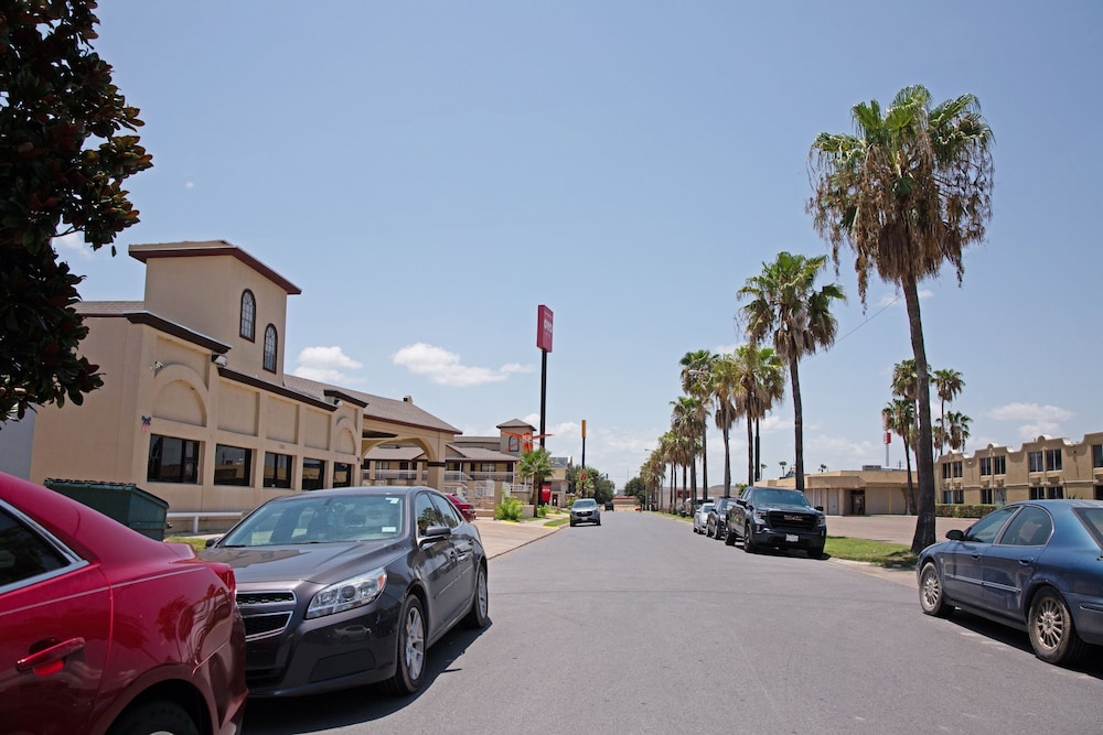 OYO Hotel McAllen Airport South - photo 75