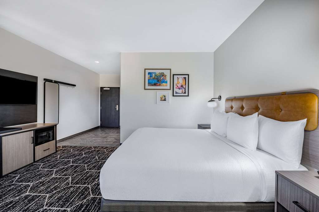 La Quinta Inn & Suites by Wyndham Yucaipa - photo 13
