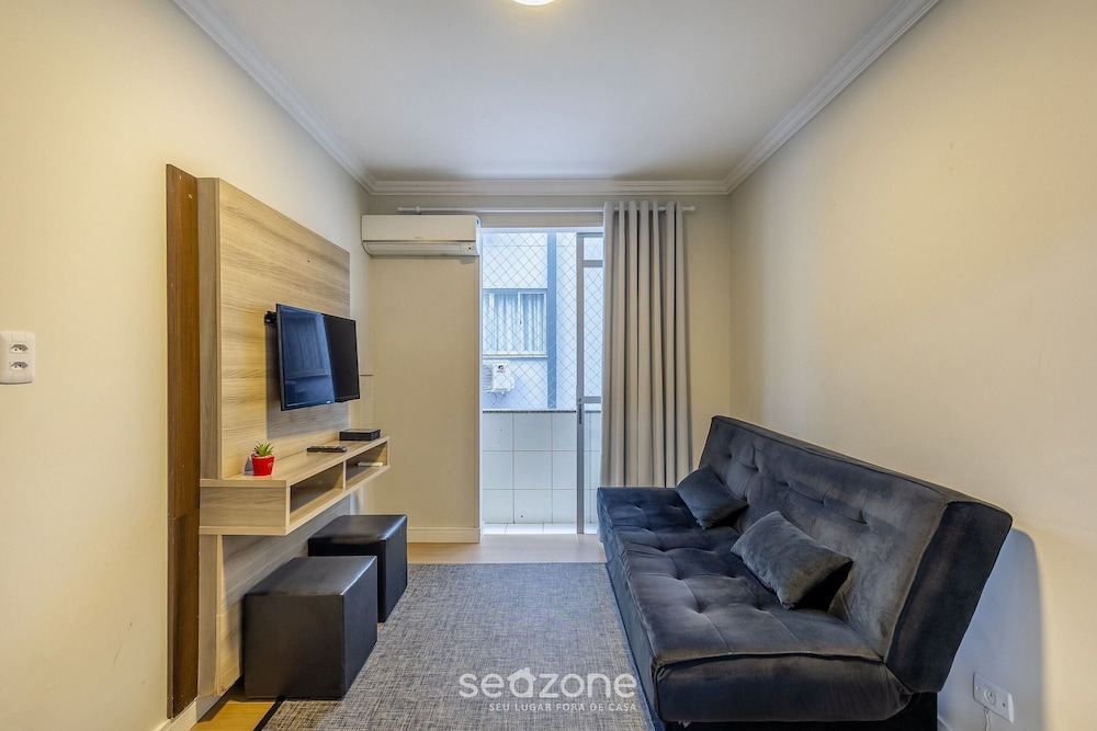 Functional Apt 120m From the Beach in BC Cec0302
