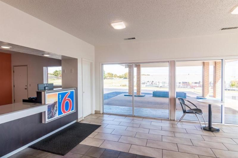 Motel 6 Clinton OK - photo 7