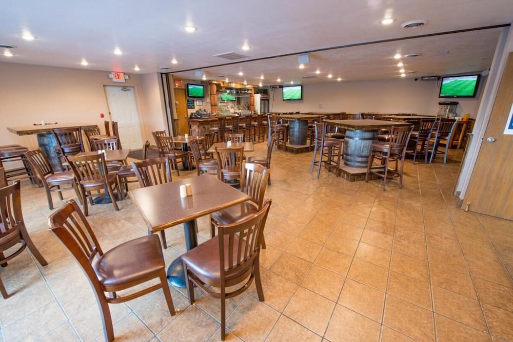 Boarders Inn & Suites by Cobblestone Hotels Munising - photo 37
