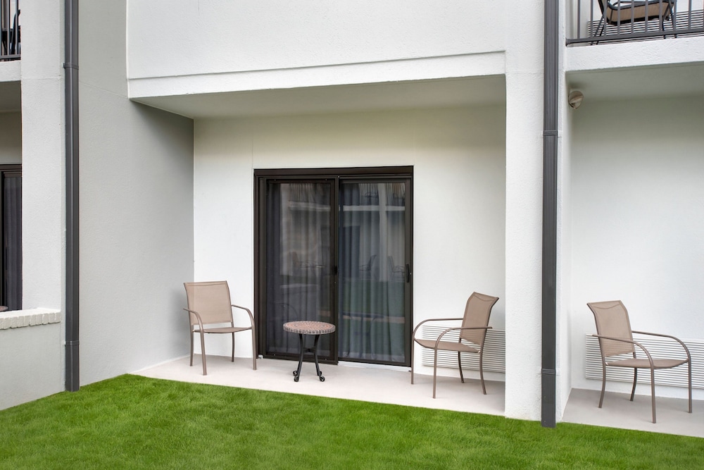 Courtyard New Haven Wallingford - photo 15