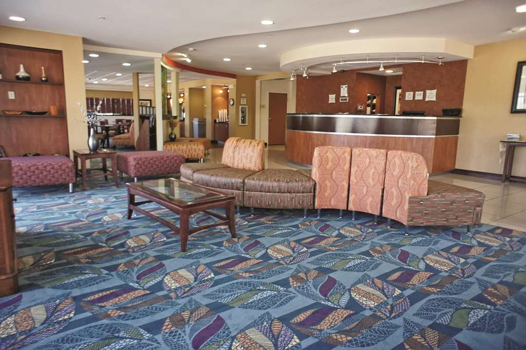 La Quinta Inn & Suites by Wyndham Edmond - photo 5