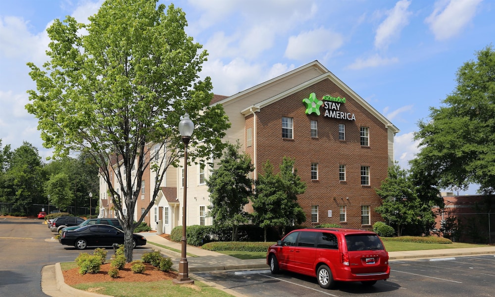 Suburban Studios Jackson North - carbon neutral hotel in Jackson
