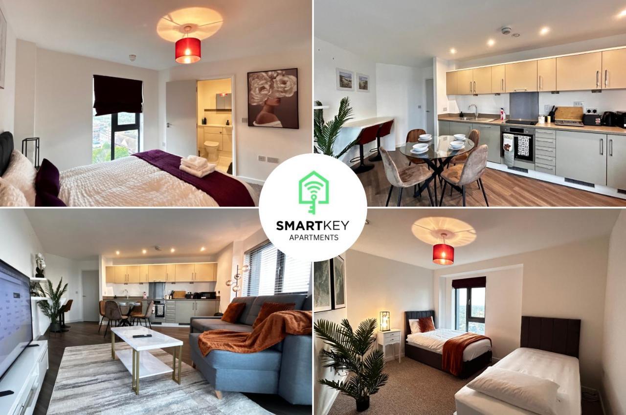 Executive 2 Bed 2 Bath Central Woking Flat with Free Parking — hotel in Woking