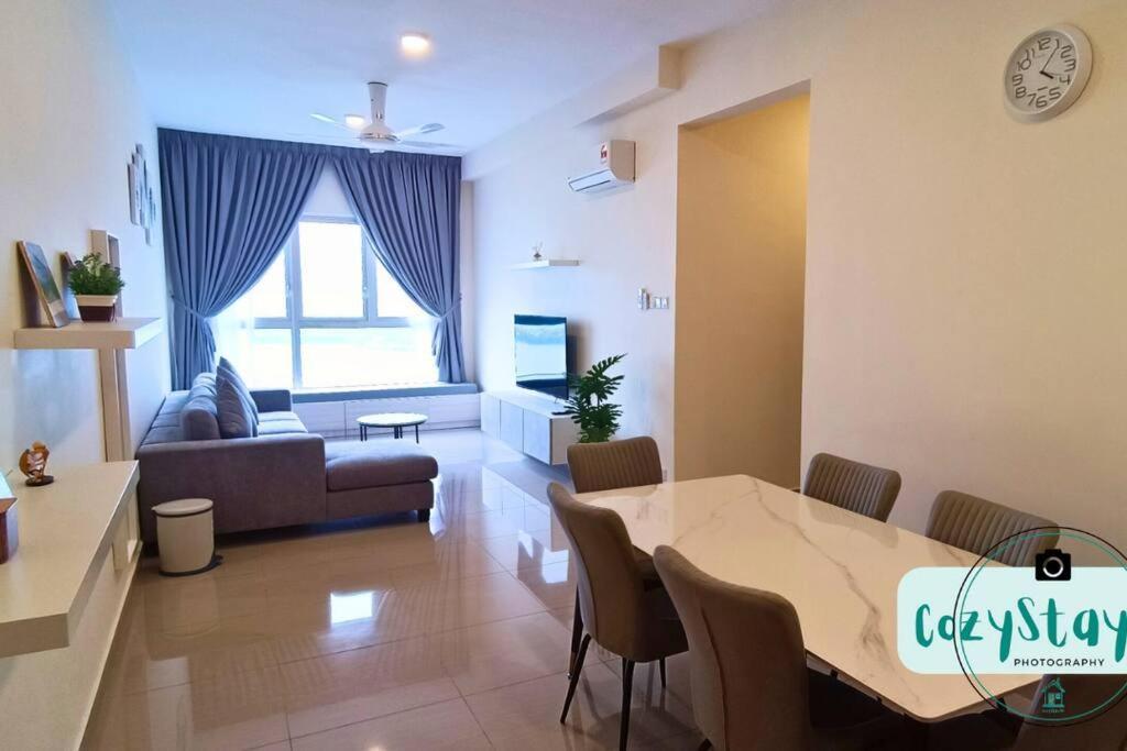 Puchong Skylake Lake view Condo 3 6pax — 4-Star Luxury Hotel in Kuala Lumpur, Malaysia