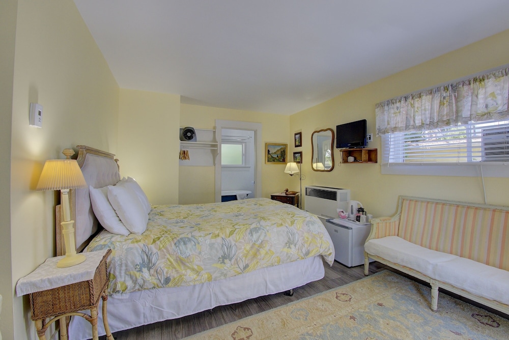 Secret Garden Inn and Cottages - photo 23