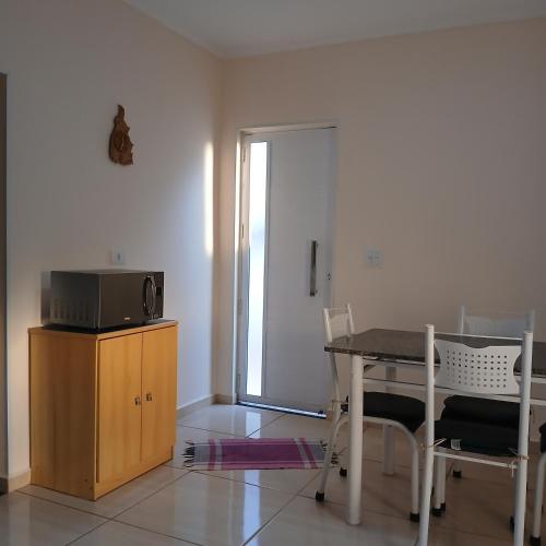 Quarto Solteiro com TV — hotel in Artur Nogueira