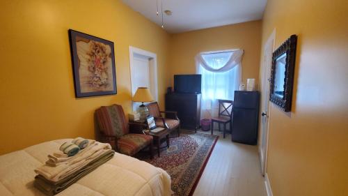 The Empire House Hotel And Restaurant — Gilbertsville