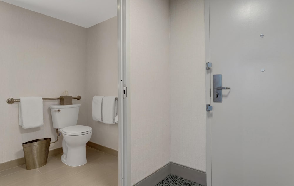 Hilton Arlington National Landing - photo 89
