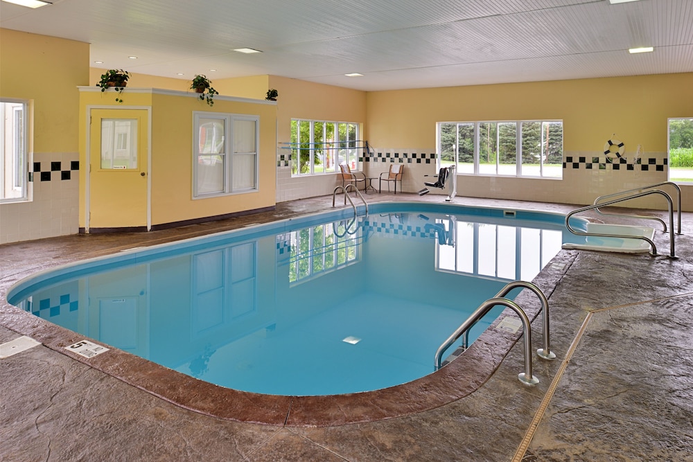 Red Roof Inn Sandusky Milan - photo 11