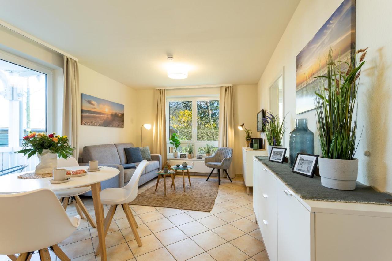 Apartmenthaus Binzer Sterne mit Strandkorb am Strand — 4-Star Luxury Hotel in Ostseebad Binz, Germany