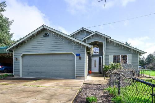 River House 4 bedroom 2 bath private home — 4-Star Luxury Hotel in Eugene, United States