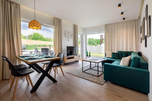 Apartament Obłedny Z Tarasem Widokiem Na Gory Parkingiem I Miejscem Do Przechowywania Rowerow W Kudowie Zdroju — 4-Star Luxury Hotel in Kudowa-Zdroj, Poland