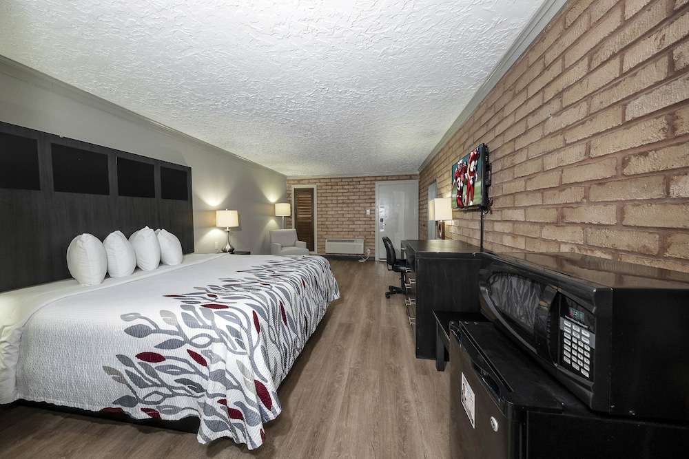 Red Roof Inn Monroe - photo 20